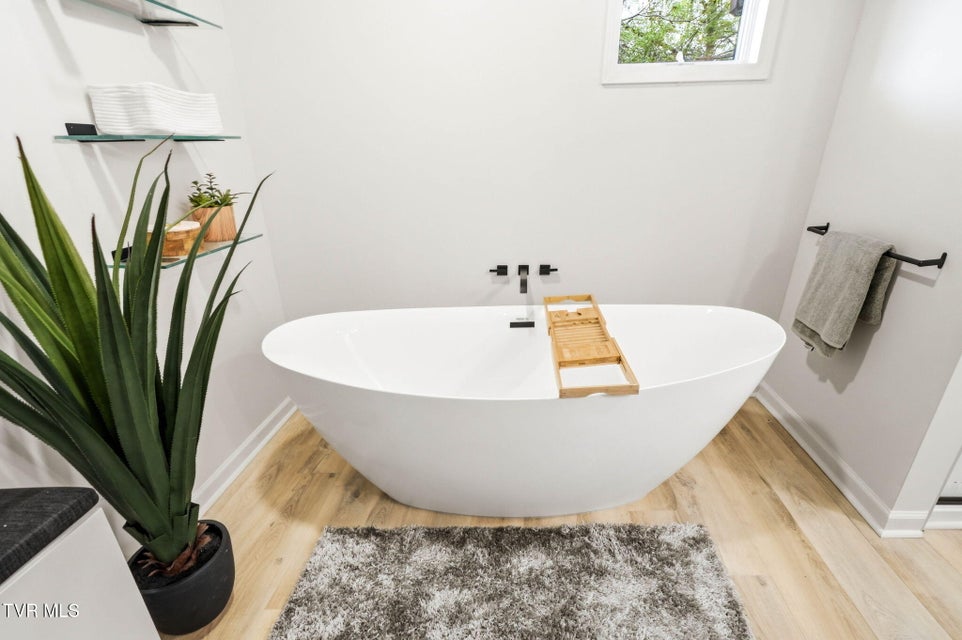 Photo #38: 170 Aston Court