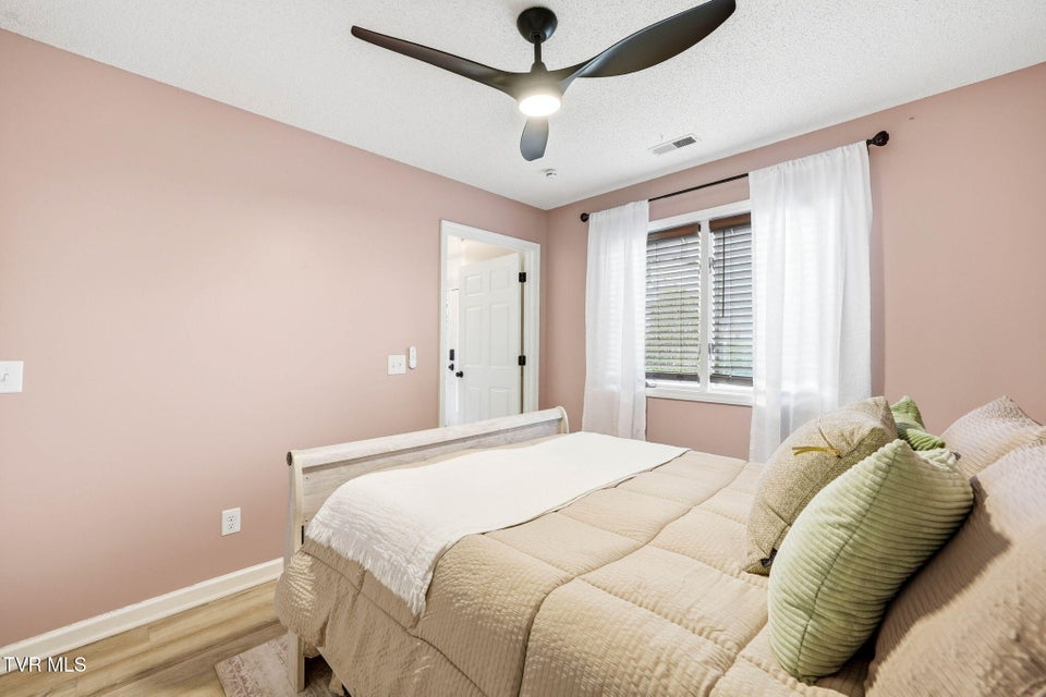 Photo #23: 170 Aston Court