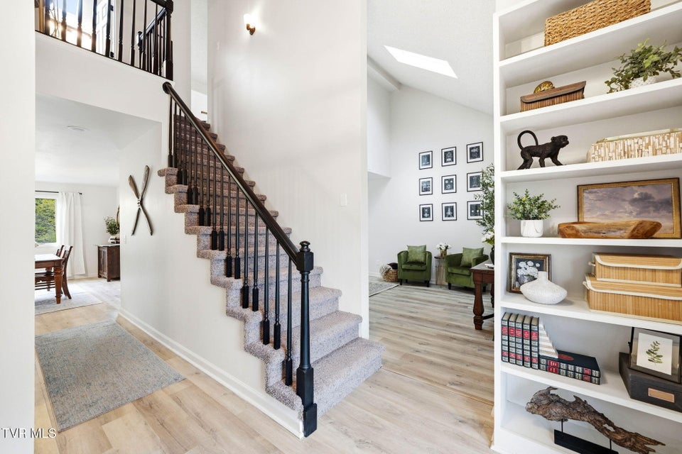 Photo #25: 170 Aston Court