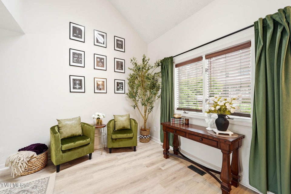 Photo #10: 170 Aston Court