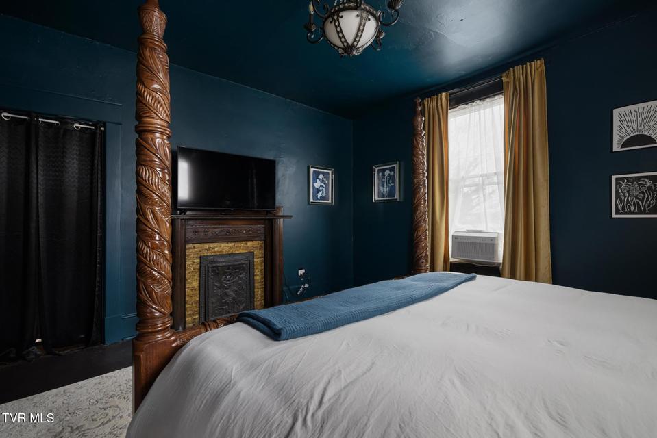 Photo #38: 211 Johnson Street