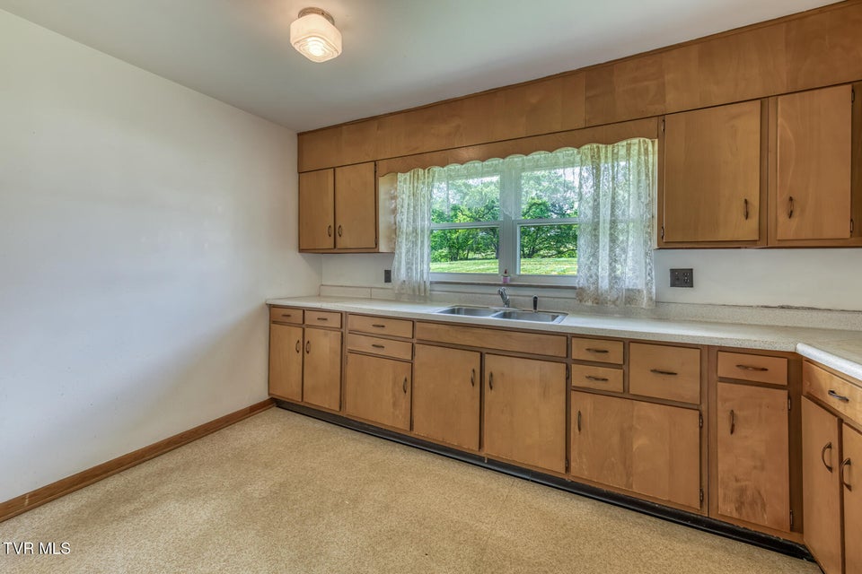 Photo #14: 136 Hemlock Street