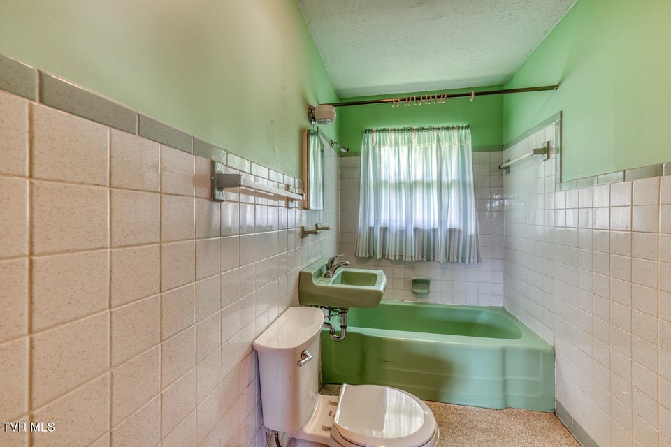 Photo #22: 136 Hemlock Street