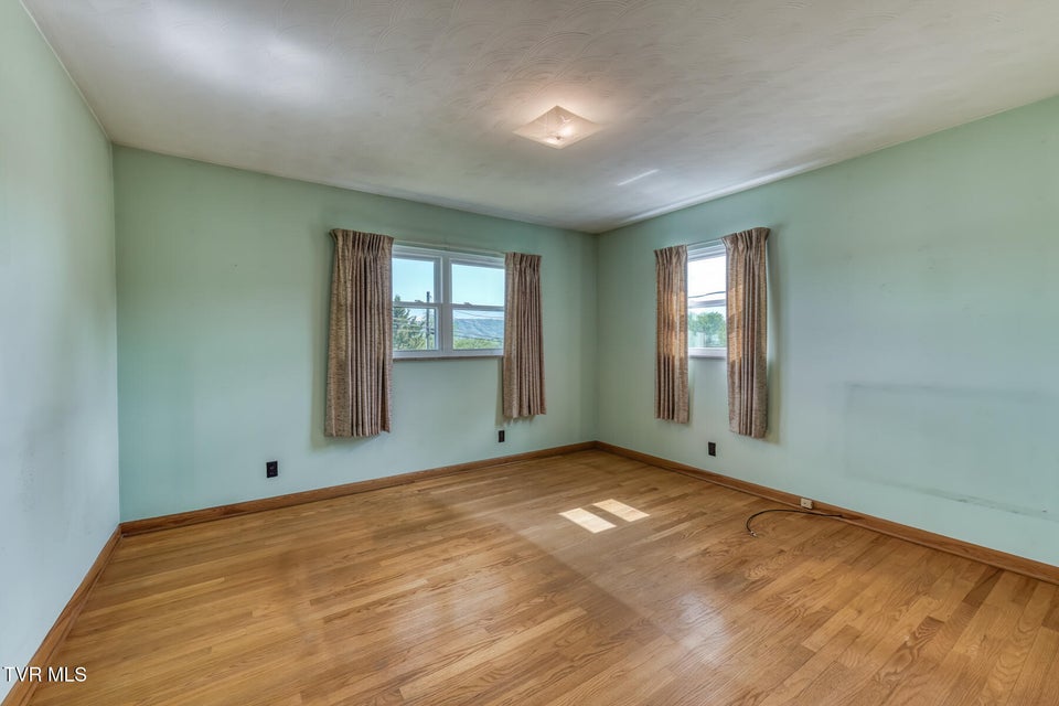 Photo #23: 136 Hemlock Street