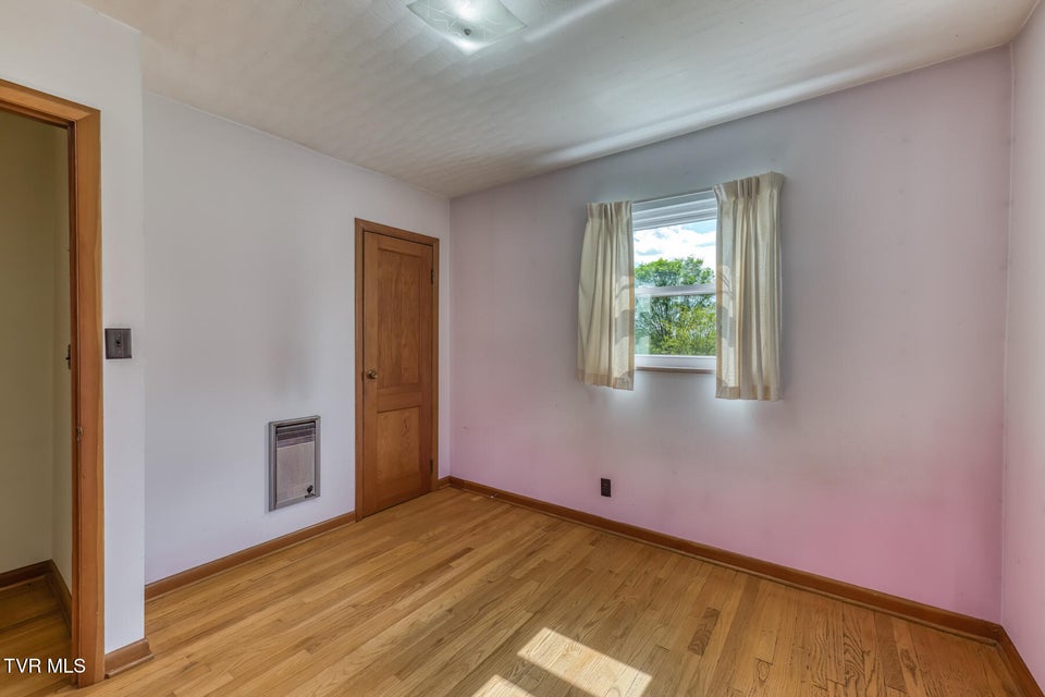 Photo #26: 136 Hemlock Street