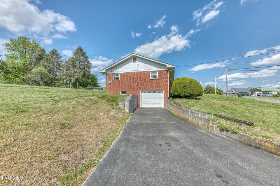 Photo #31: 136 Hemlock Street