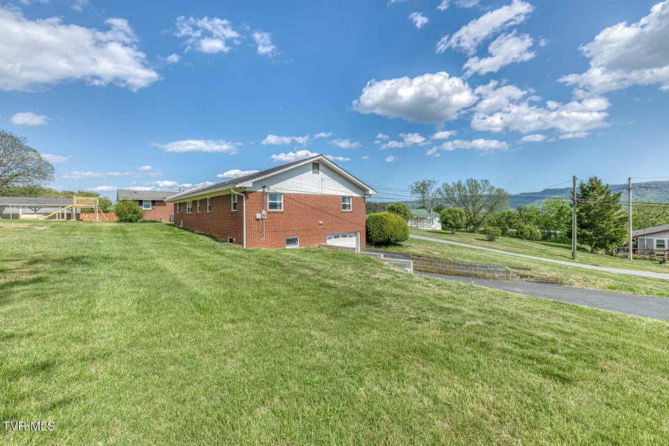 Photo #32: 136 Hemlock Street