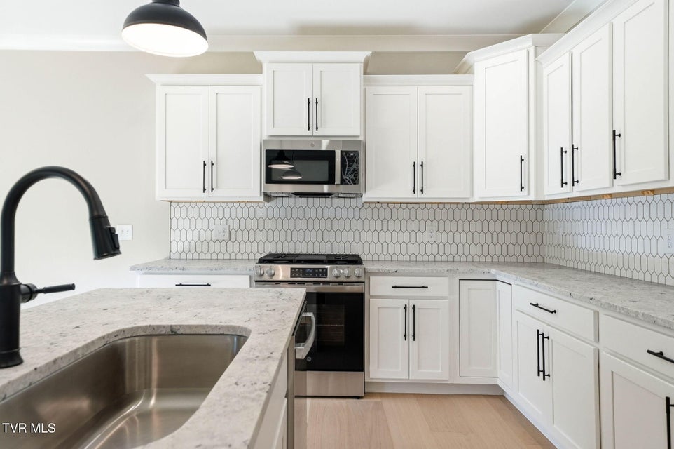 Photo #10: 107 Station Way