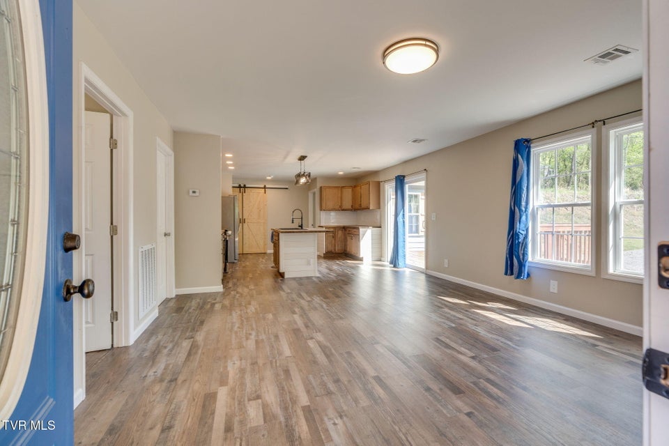 Photo #5: 633 Bristol Highway