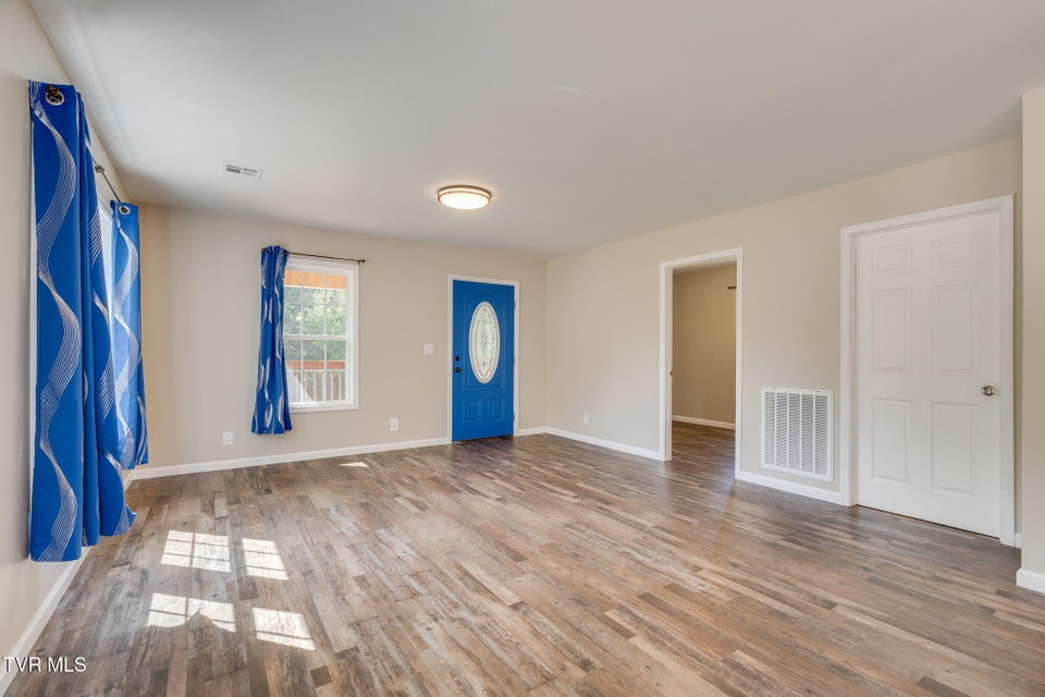 Photo #7: 633 Bristol Highway