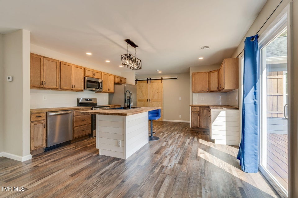 Photo #8: 633 Bristol Highway