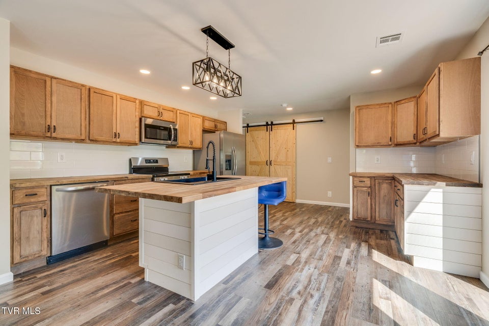 Photo #9: 633 Bristol Highway