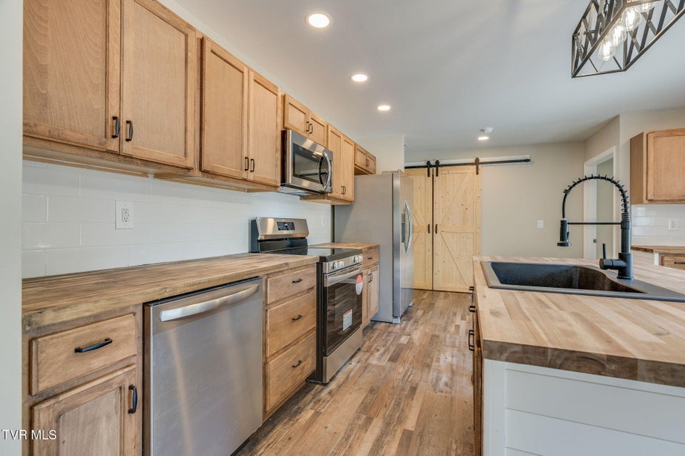 Photo #10: 633 Bristol Highway