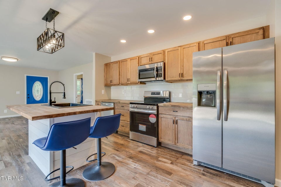 Photo #11: 633 Bristol Highway