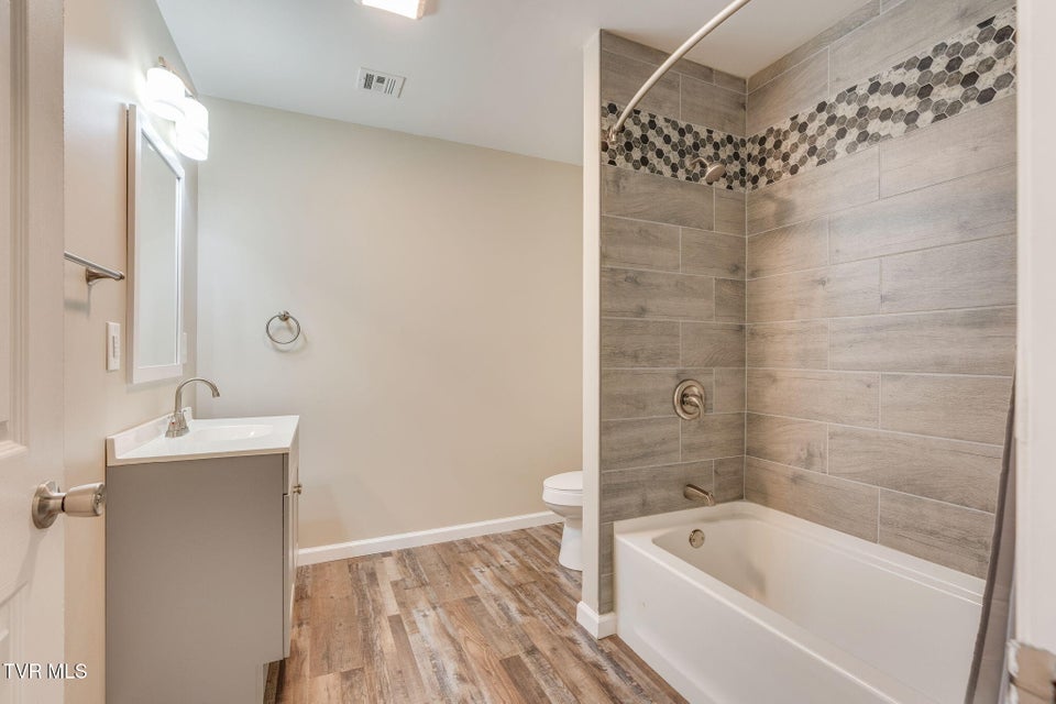 Photo #17: 633 Bristol Highway