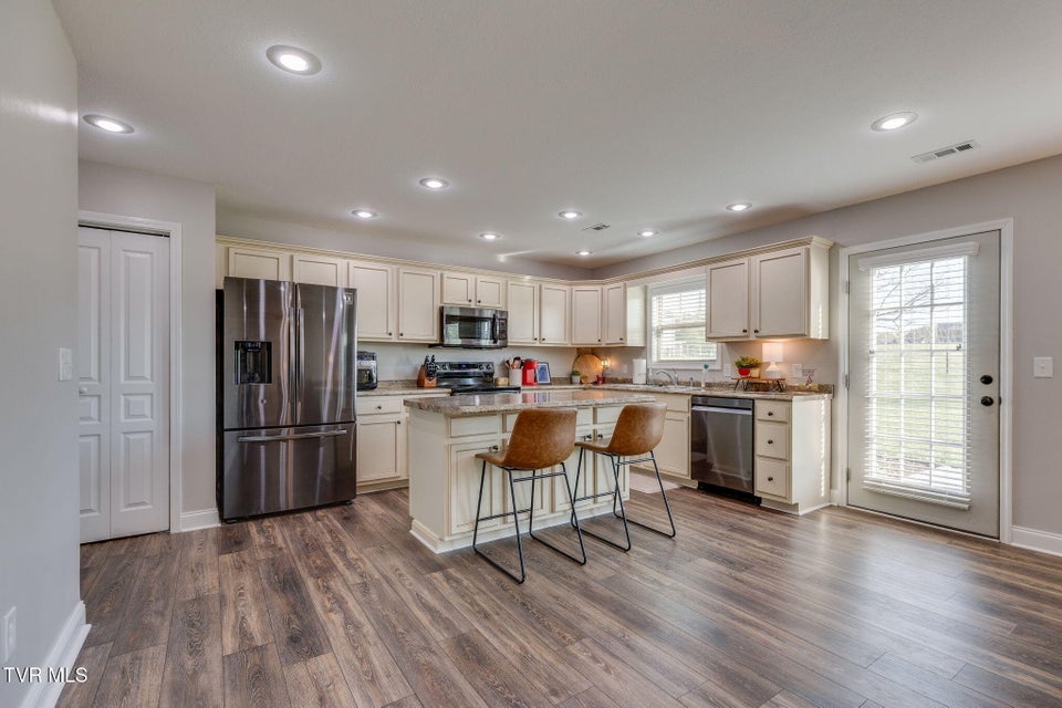 Photo #10: 113 Waverly Court