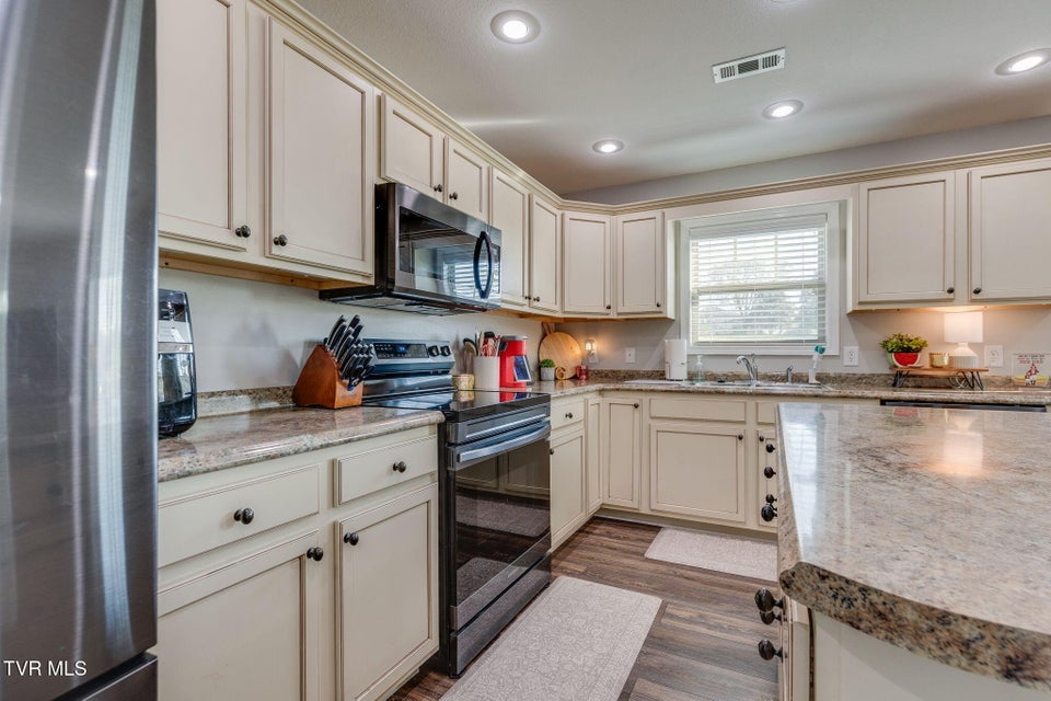 Photo #11: 113 Waverly Court