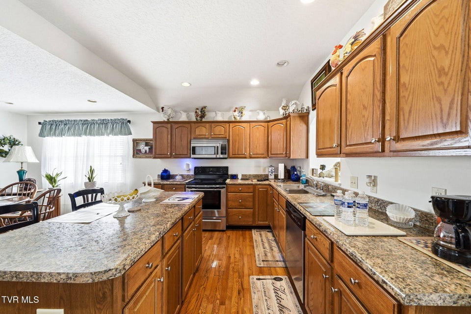 Photo #10: 675 Willowcrest Place