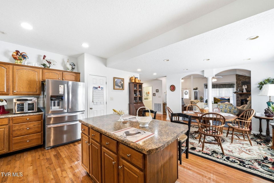 Photo #9: 675 Willowcrest Place