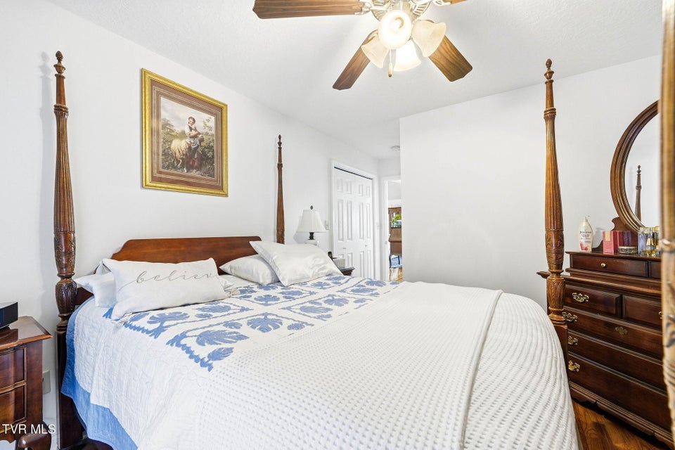 Photo #20: 675 Willowcrest Place