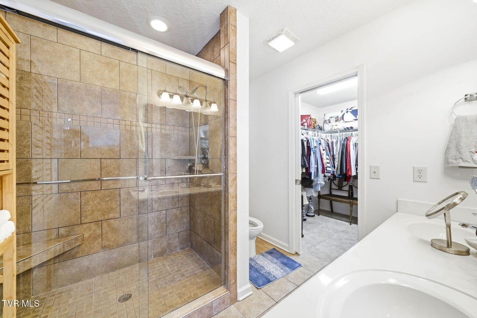 Photo #17: 675 Willowcrest Place