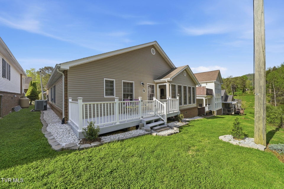 Photo #26: 675 Willowcrest Place