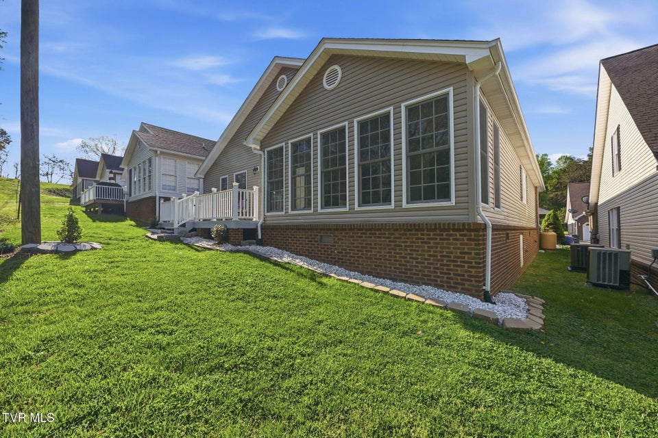 Photo #27: 675 Willowcrest Place