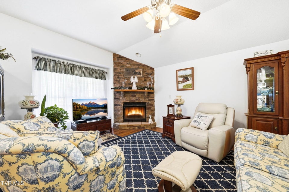 Photo #4: 675 Willowcrest Place