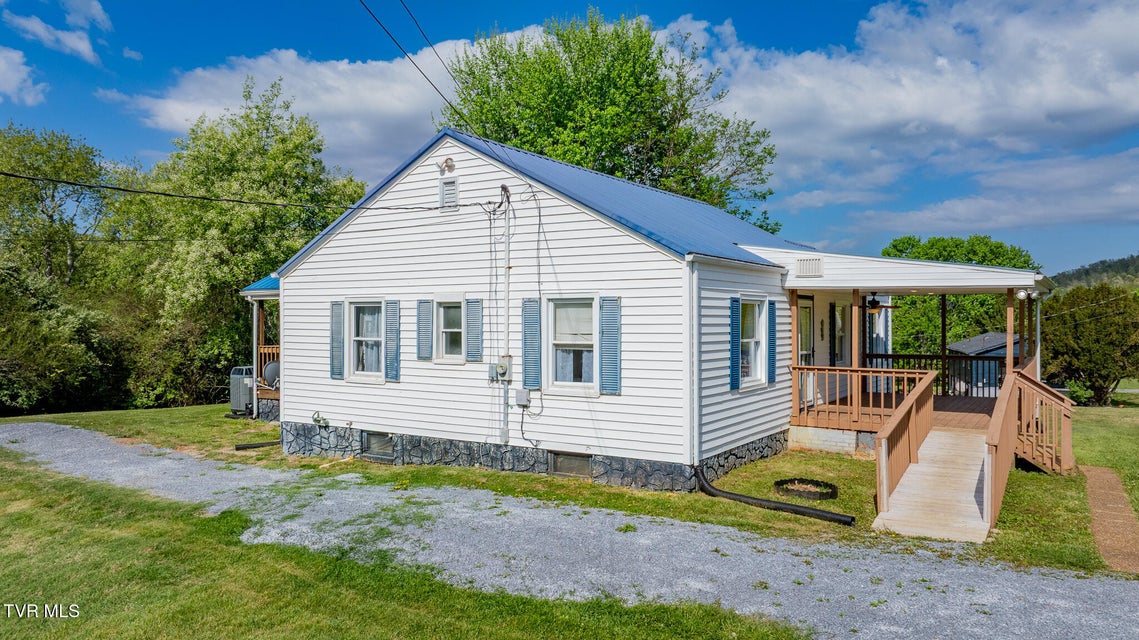 Photo #26: 2044 Siam Road