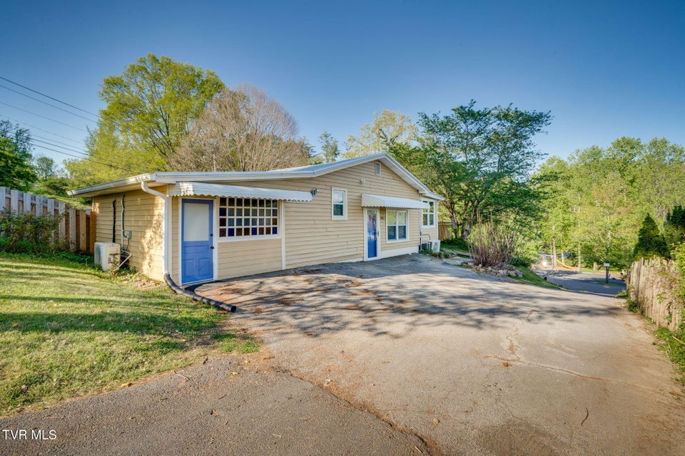 Photo #24: 105 1st Avenue