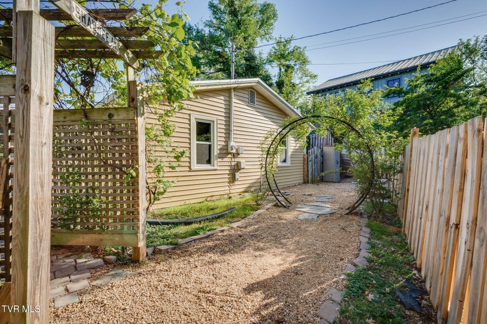 Photo #29: 105 1st Avenue