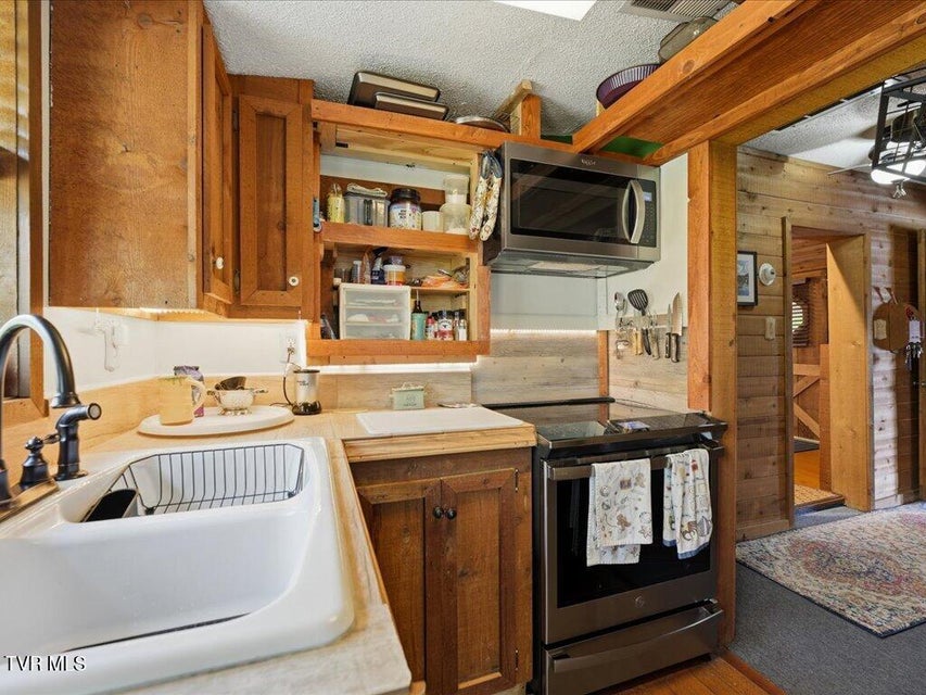 Photo #13: 171 Burnett Drive