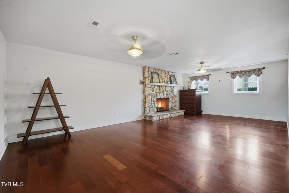 Photo #37: 64 Dye Drive