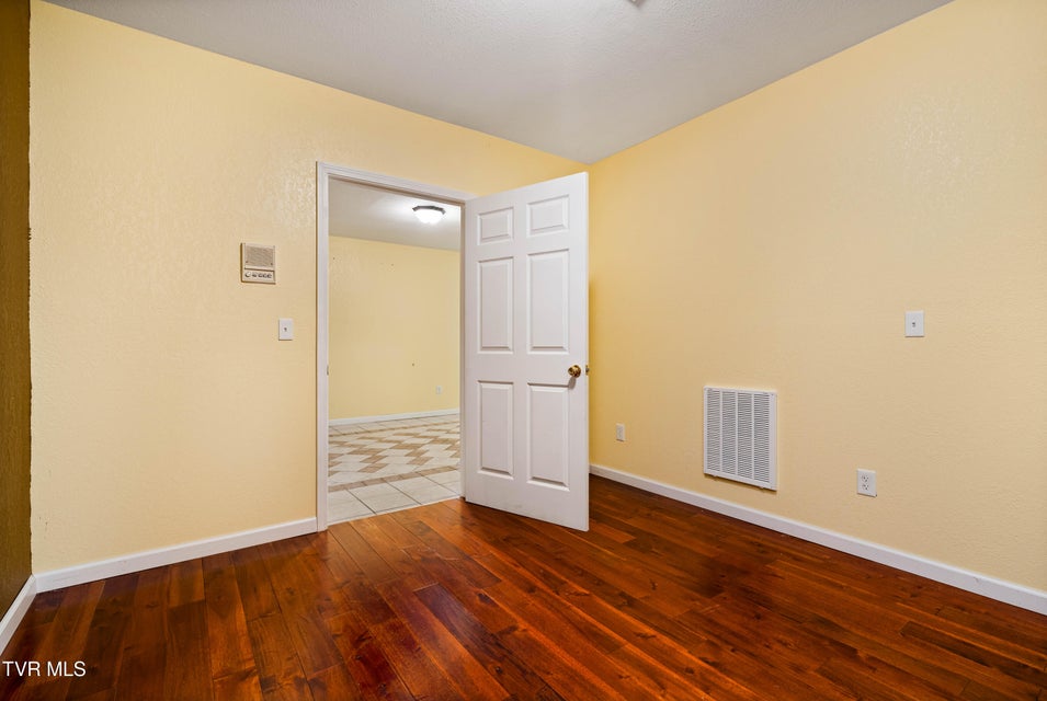 Photo #61: 101 Knobb Hill Road