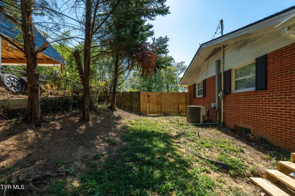 Photo #33: 1405 Brentwood Drive