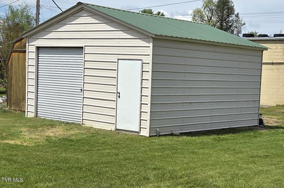 Photo #6: 1401 Garden Road