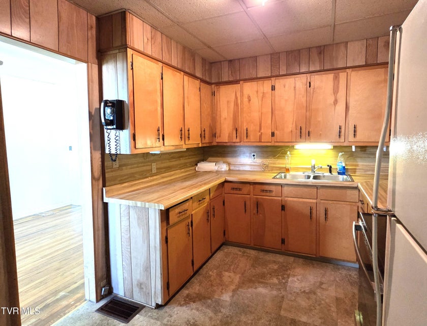 Photo #13: 1401 Garden Road