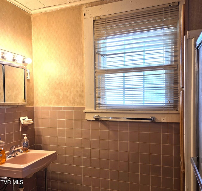 Photo #27: 1401 Garden Road