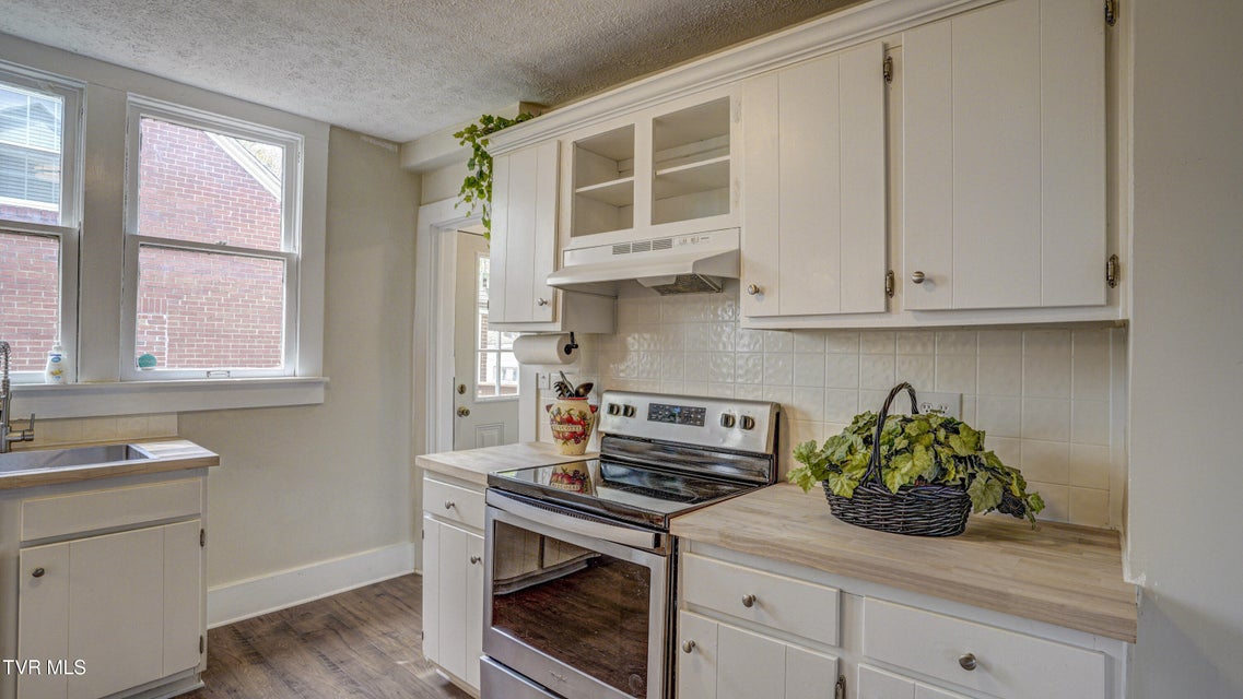 Photo #15: 1346 Center Street