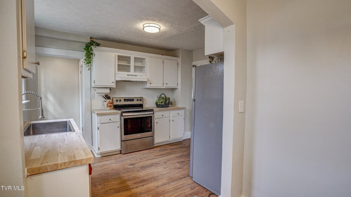 Photo #19: 1346 Center Street