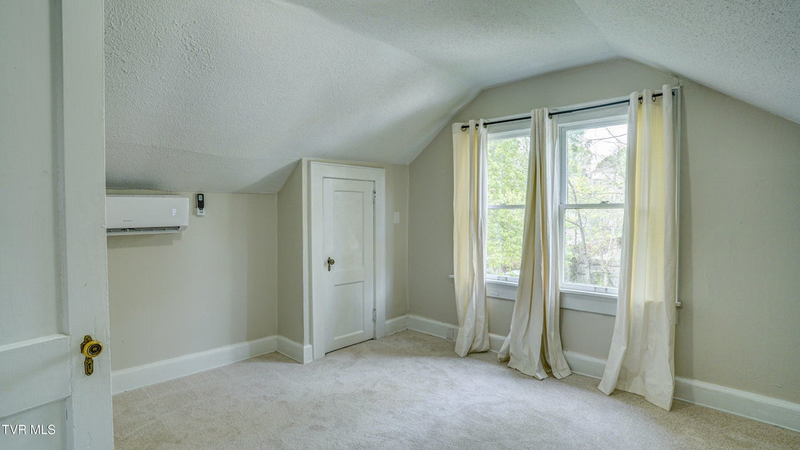 Photo #32: 1346 Center Street