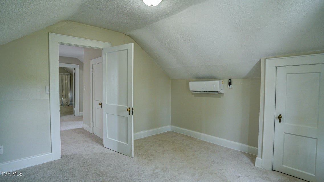 Photo #33: 1346 Center Street