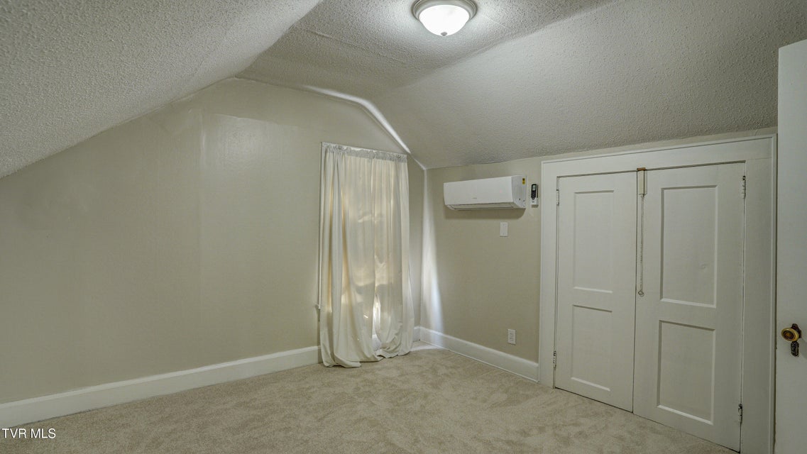 Photo #35: 1346 Center Street