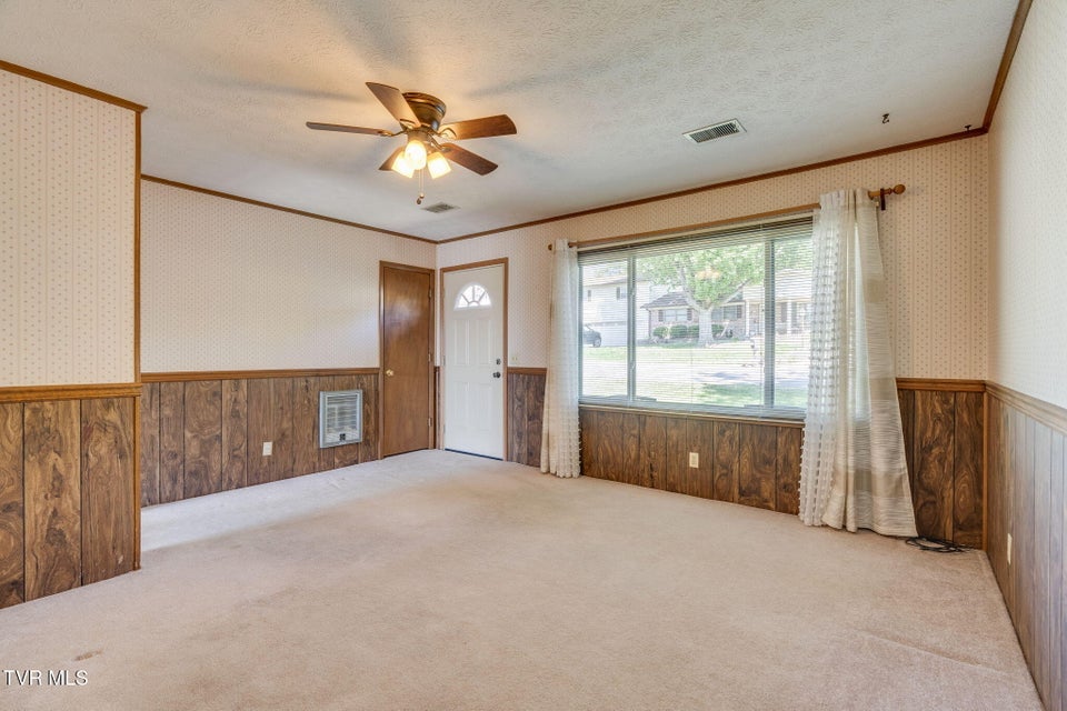 Photo #6: 816 Phyllis Street