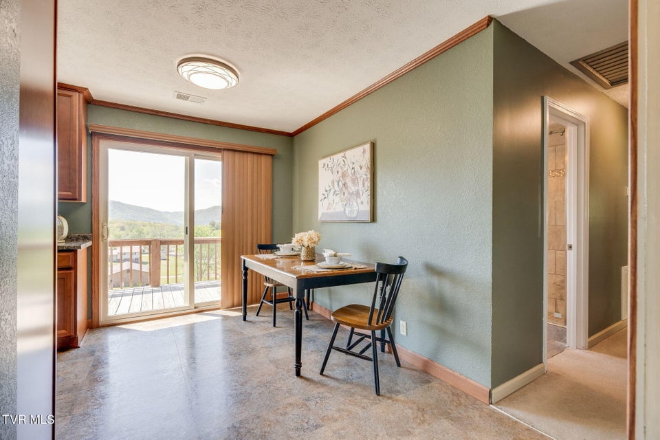 Photo #7: 816 Phyllis Street