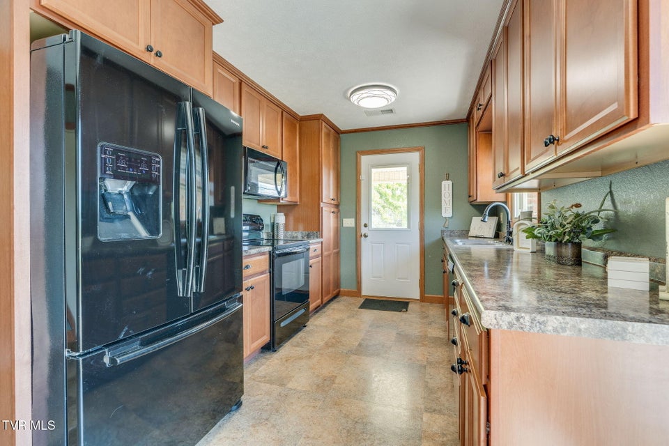 Photo #8: 816 Phyllis Street