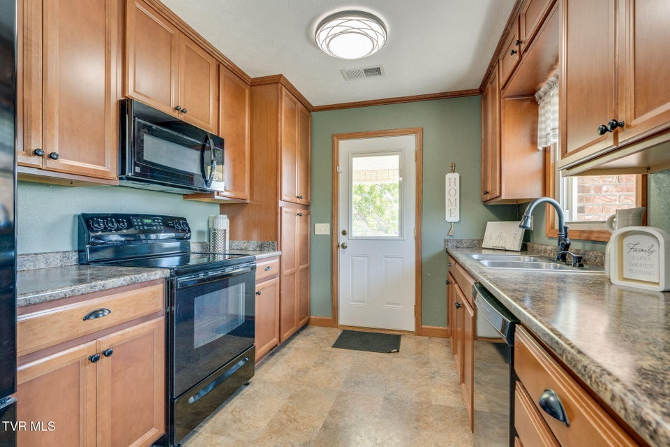 Photo #9: 816 Phyllis Street