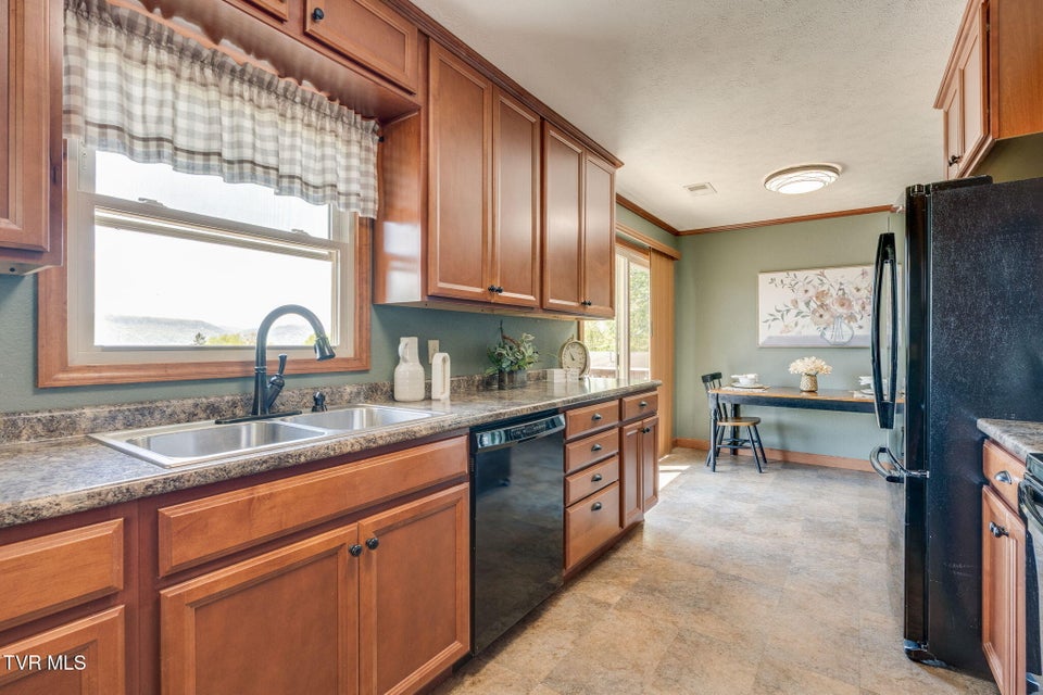 Photo #10: 816 Phyllis Street