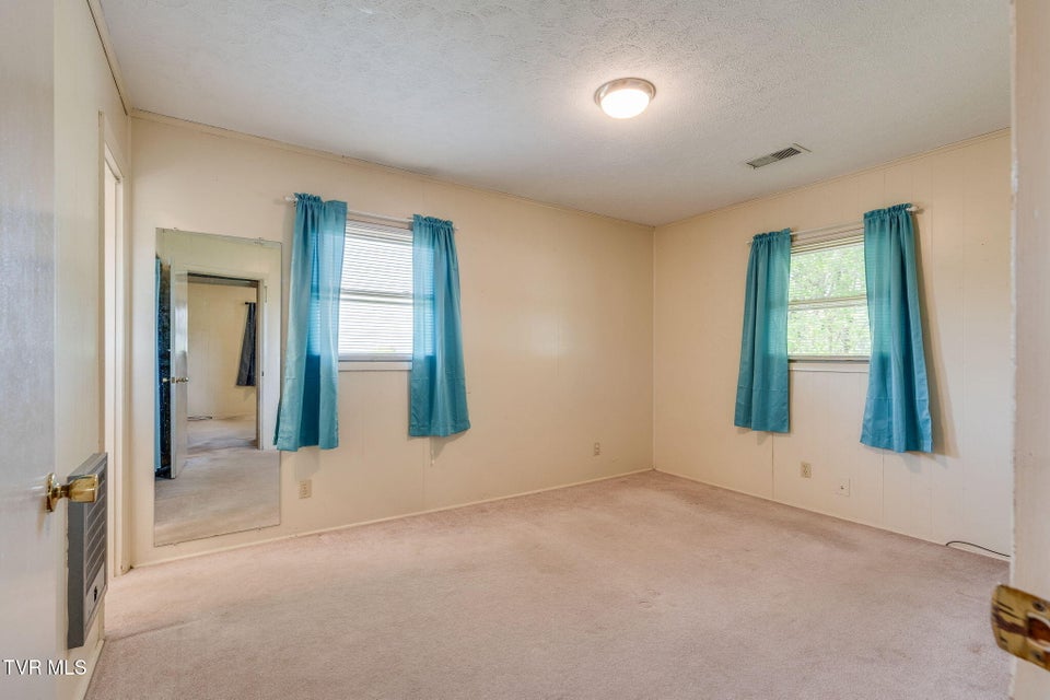 Photo #11: 816 Phyllis Street