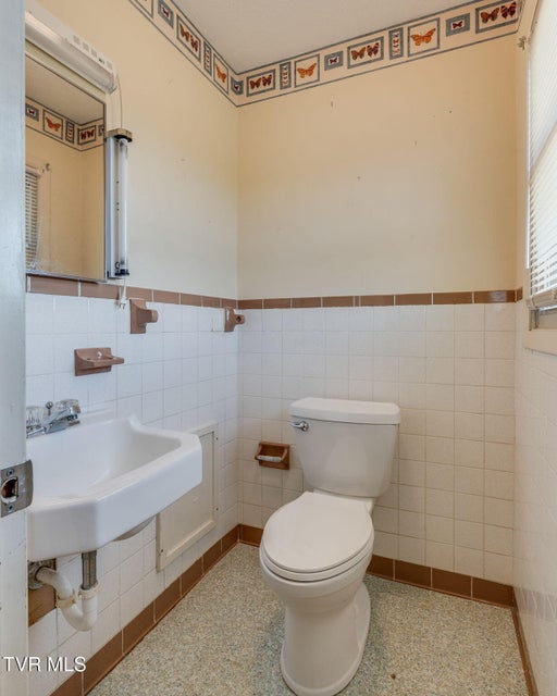 Photo #13: 816 Phyllis Street